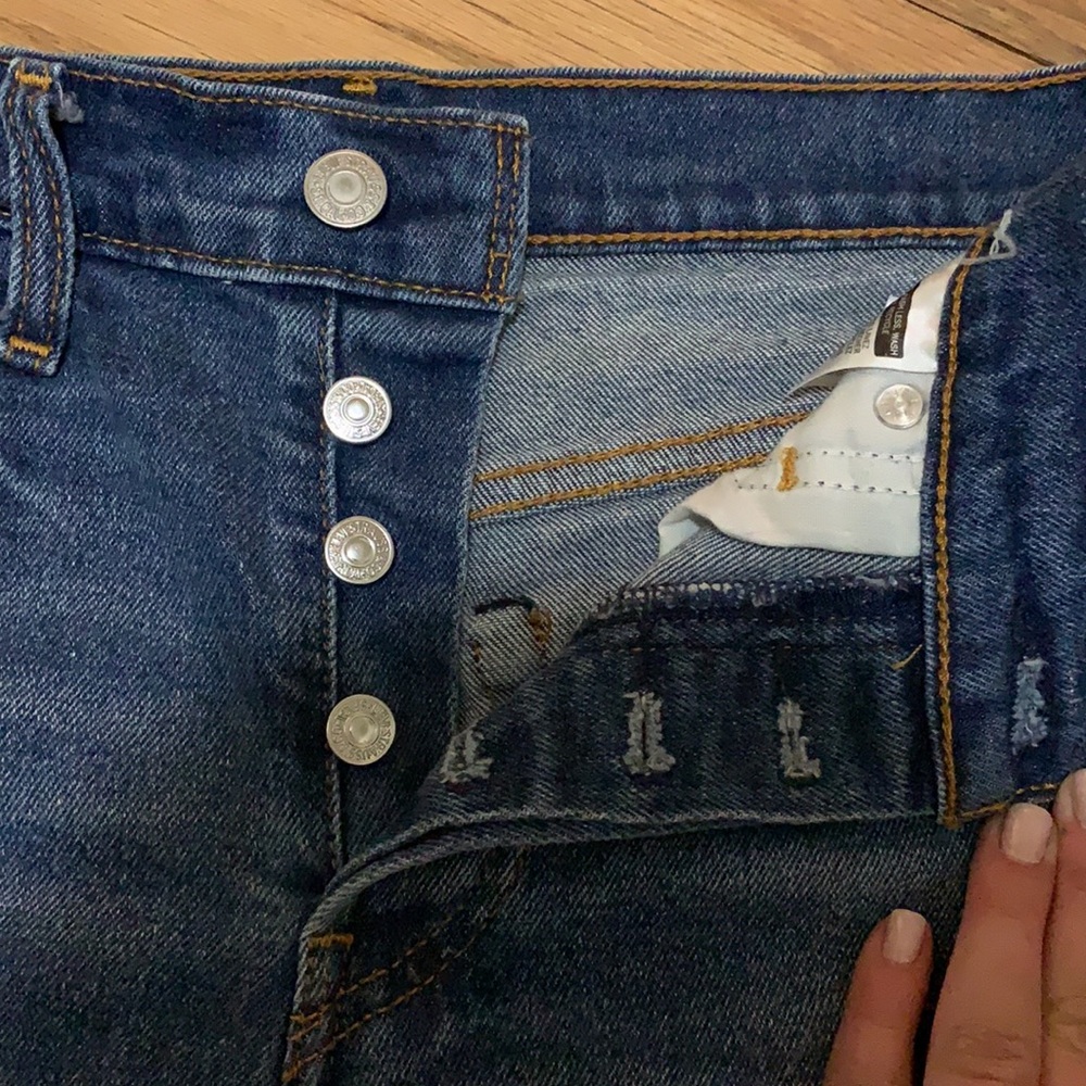 Levi Shorts - Picture 4 of 5